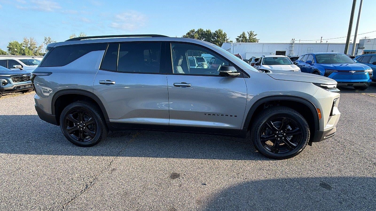 New 2027 Chevrolet Traverse LT w/ Midnight/Sport Edition FWD image 7
