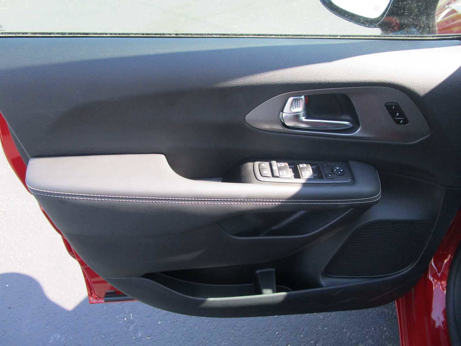 New 2026 Chrysler Pacifica Select FWD image 18