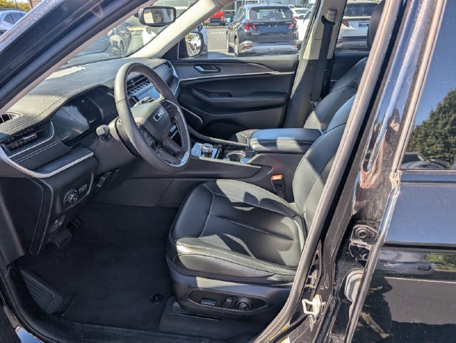 Used 2023 Jeep Grand Cherokee L Limited AWD/4WD image 13