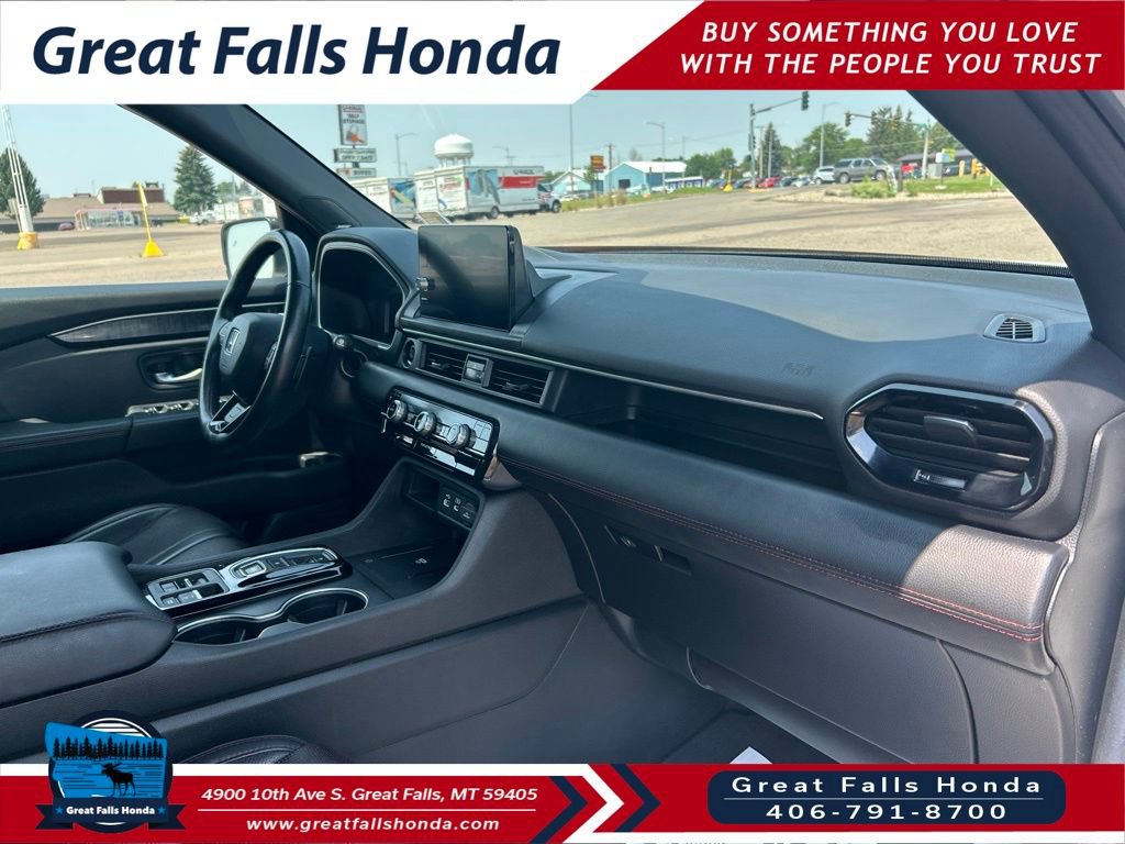 Used 2025 Honda Pilot Black Edition image 32