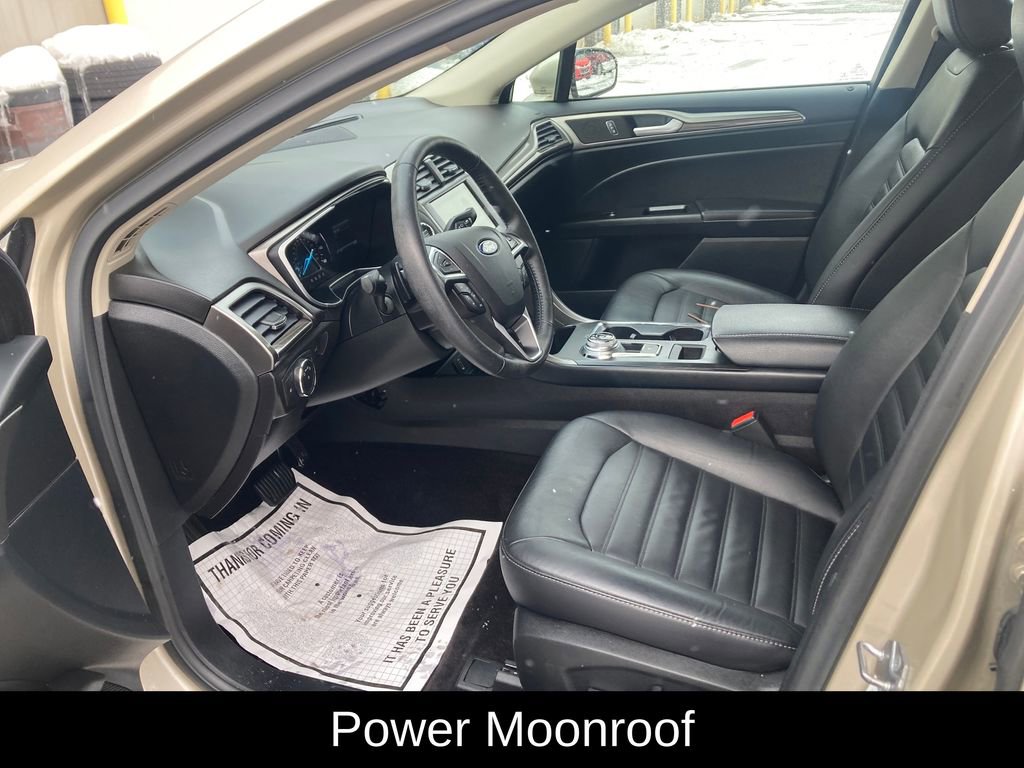 Used 2017 Ford Fusion SE w/ Fusion SE Technology Package image 12