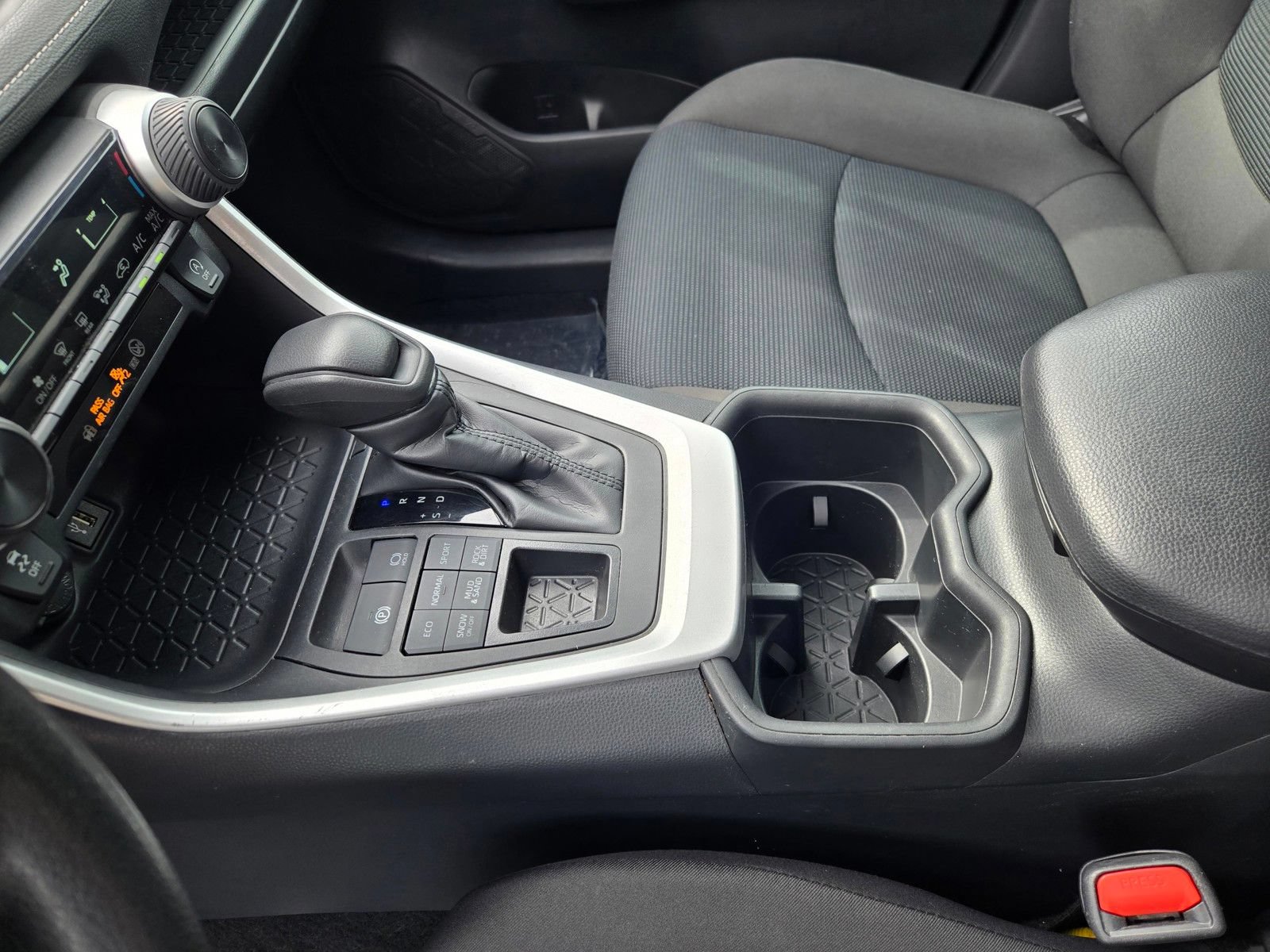 Used 2024 Toyota RAV4 LE AWD/4WD image 20
