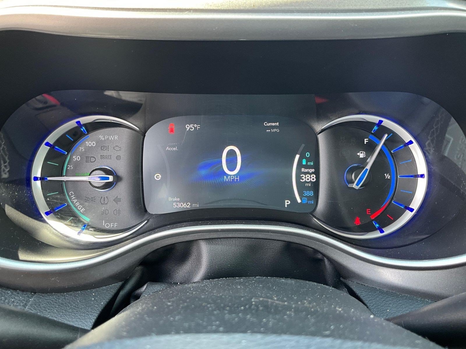 Used 2024 Chrysler Pacifica Limited FWD image 12