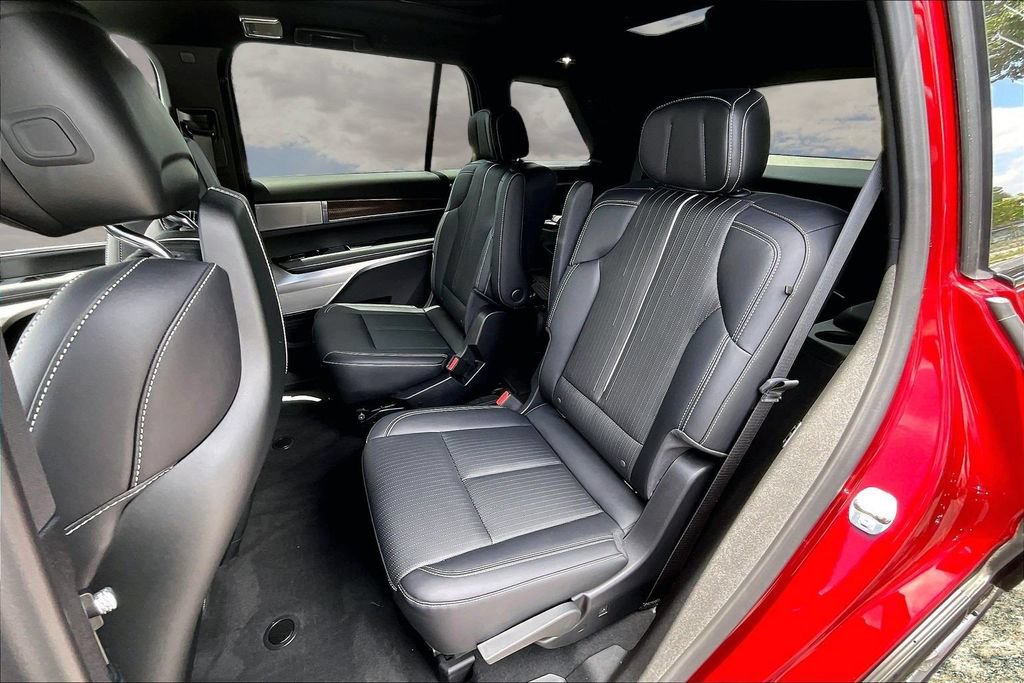Used 2026 Cadillac Vistiq Sport w/ LPO, Floor Liner Package AWD/4WD image 22