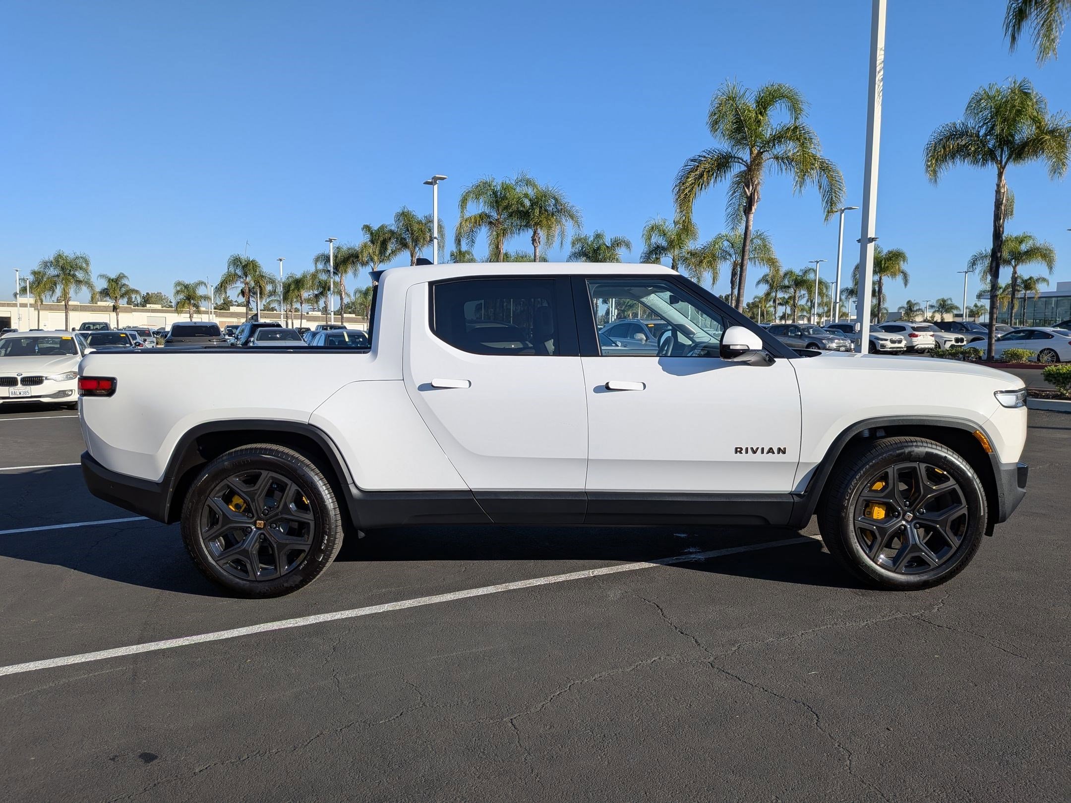 Used 2026 Rivian R1T Premium image 11