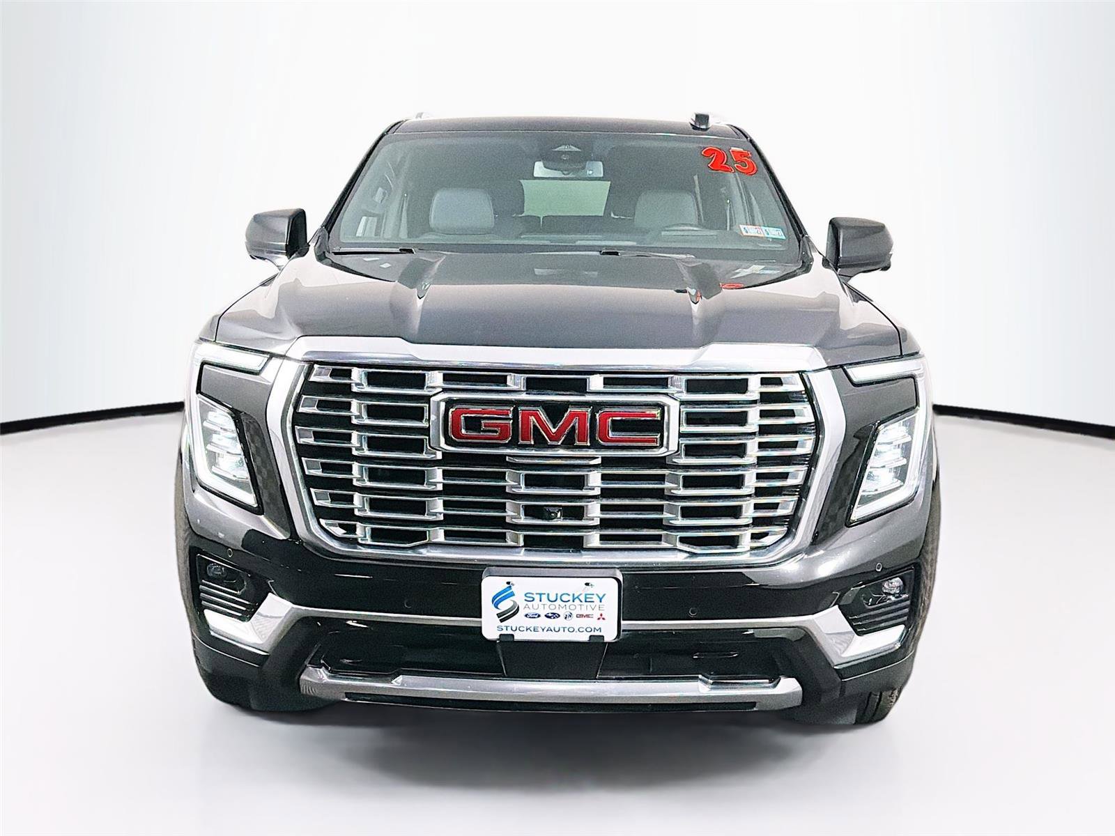 Used 2025 GMC Yukon Denali AWD/4WD image 2
