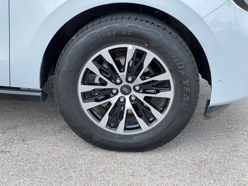 Used 2025 Ford Expedition Platinum AWD/4WD image 35