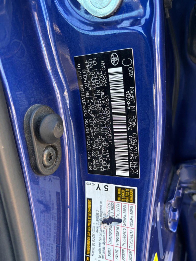 Used 2016 Toyota Prius Three w/ Advanced Technology Package FWD image 17