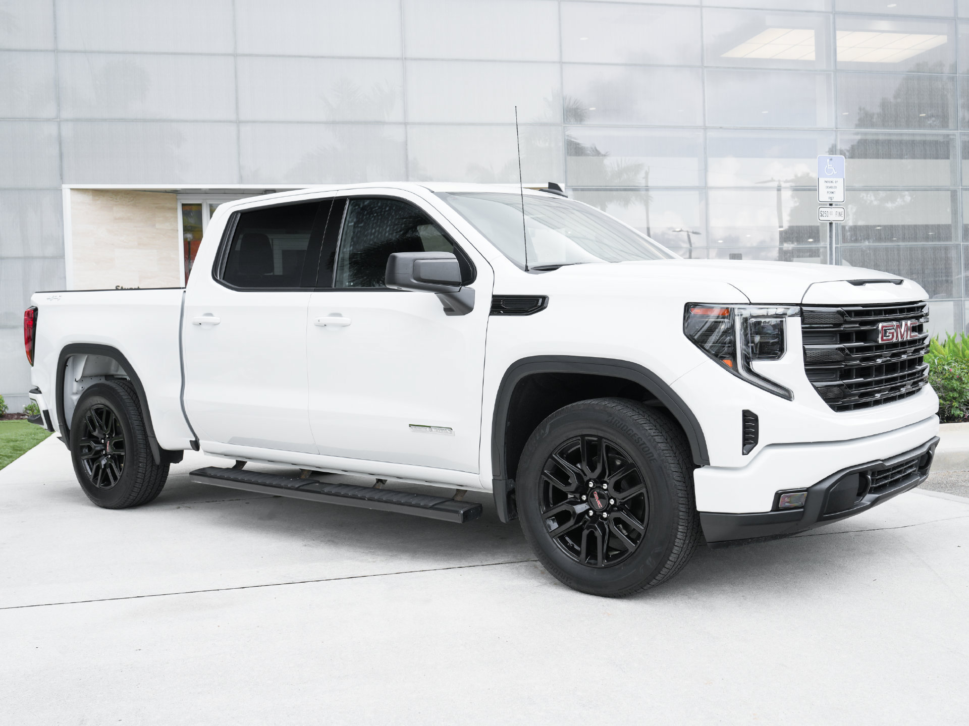 Used 2024 GMC Sierra 1500 Elevation AWD/4WD image 4