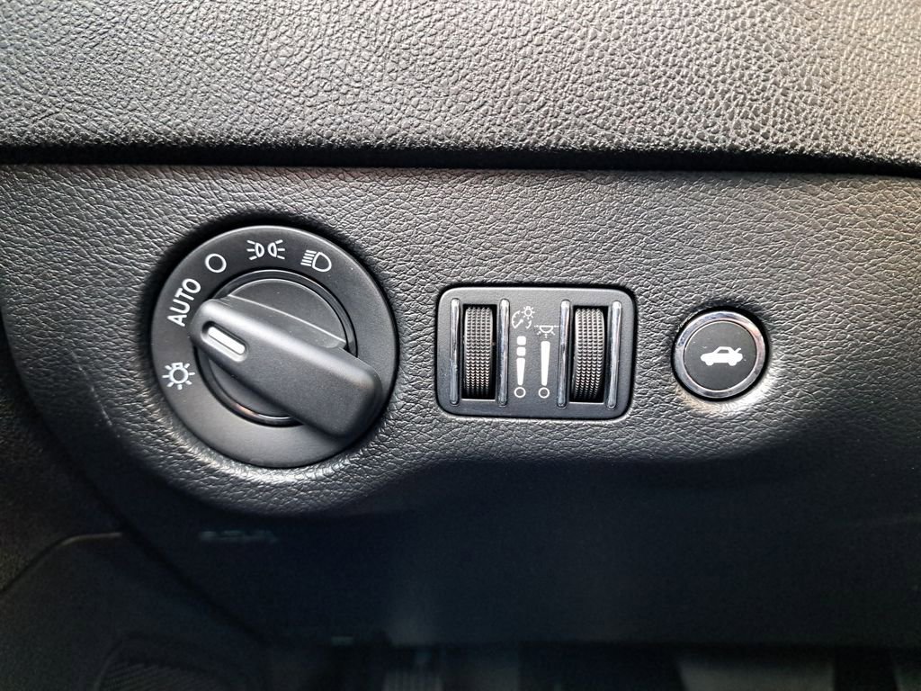 Used 2023 Dodge Charger SXT w/ Blacktop Package image 30