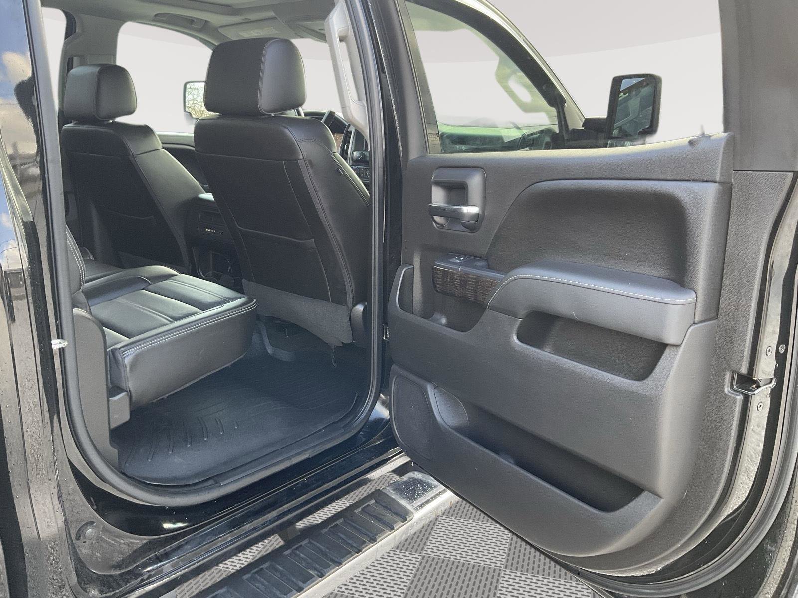 Used 2016 GMC Sierra 2500 Denali w/ Duramax Plus Package image 12