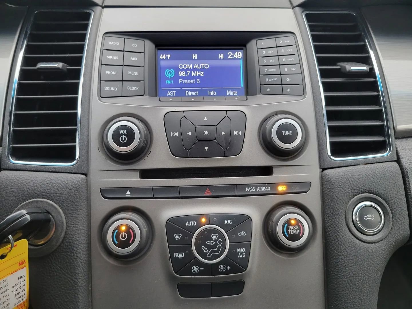 Used 2017 Ford Taurus SEL AWD/4WD image 10