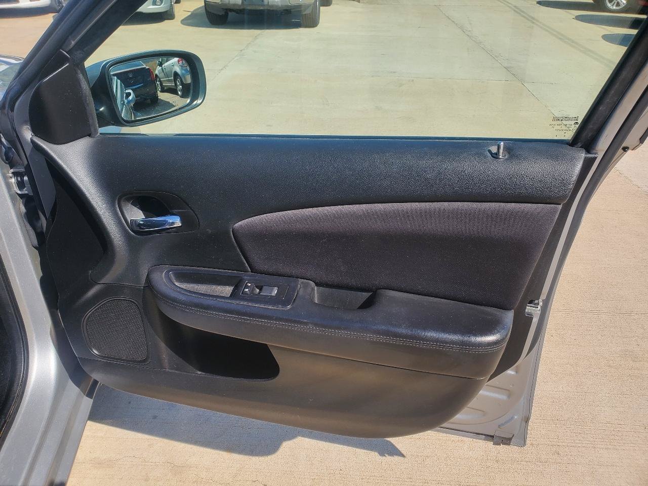 Used 2013 Chrysler 200 LX FWD image 6