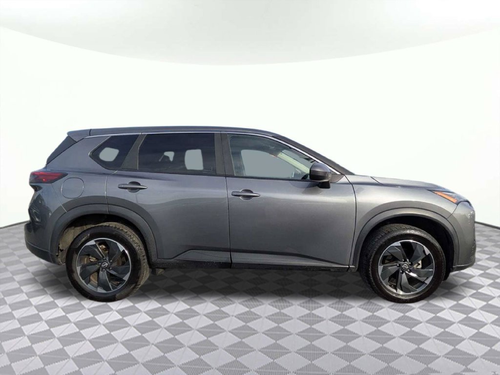 Used 2025 Nissan Rogue SV AWD/4WD image 2