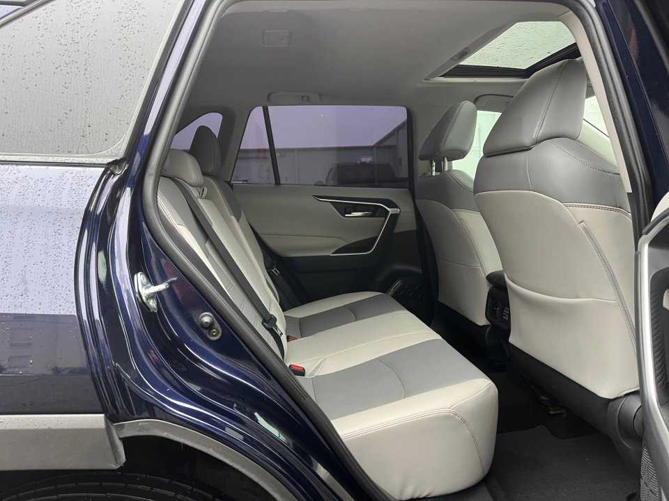 Used 2019 Toyota RAV4 XLE Premium w/ Phone Cable & Charge Package image 30