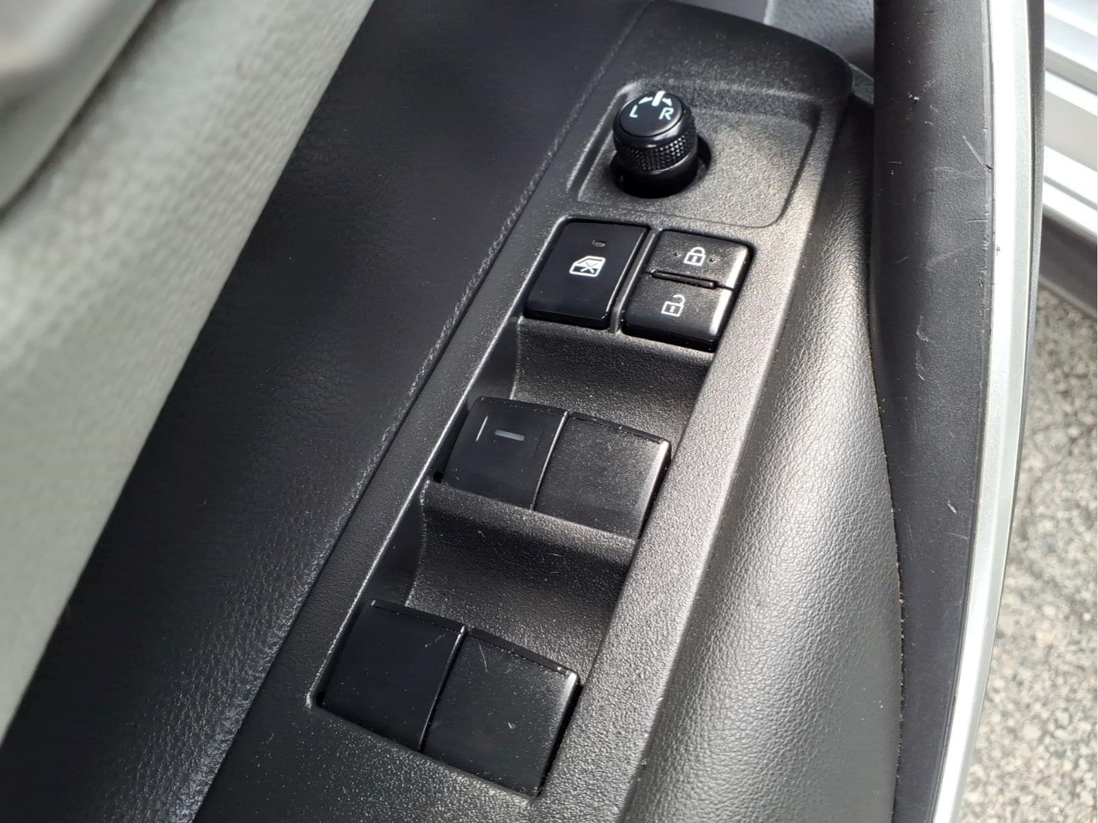 Used 2022 Toyota Corolla SE FWD image 12