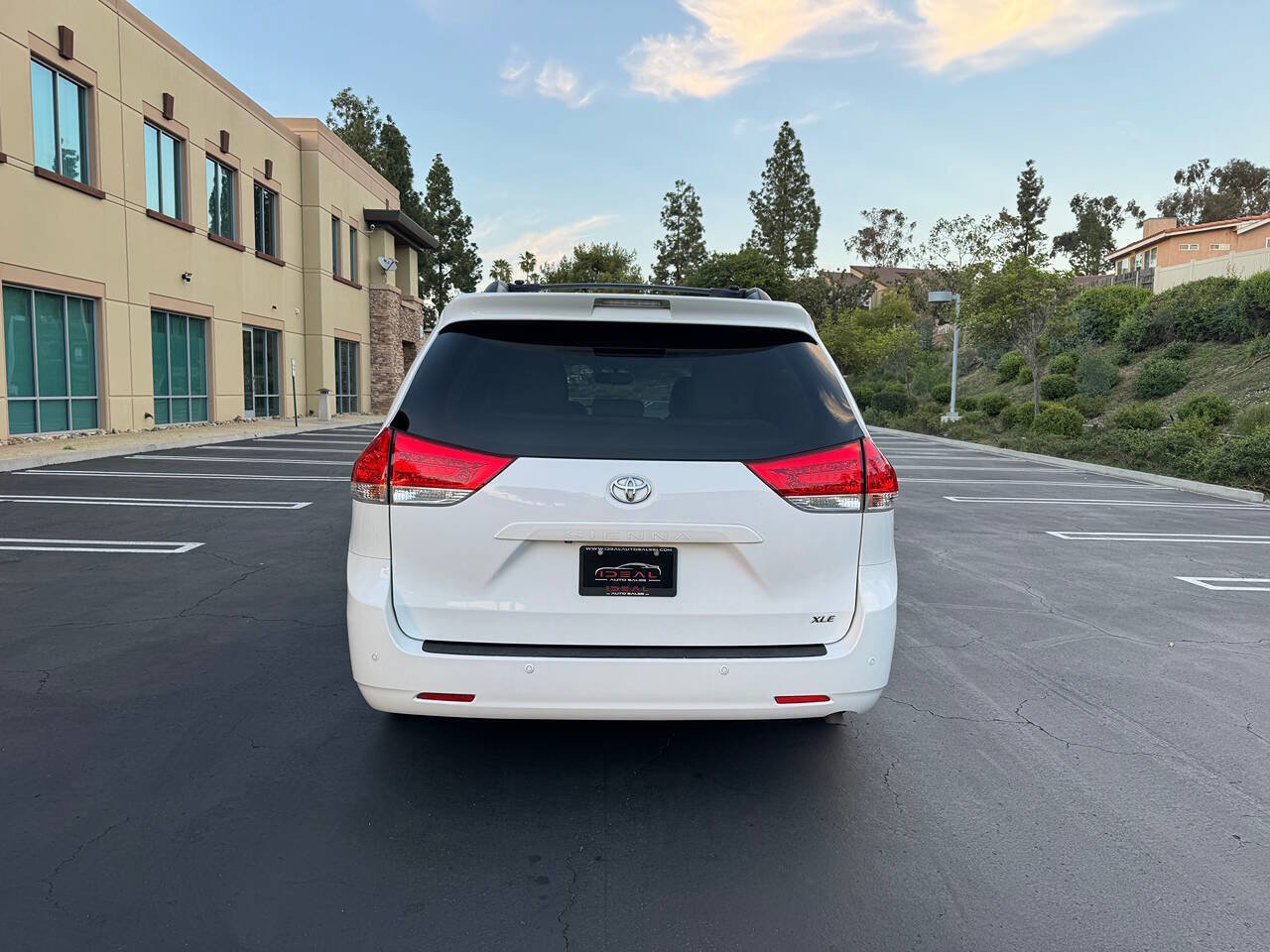 Used 2013 Toyota Sienna XLE image 4
