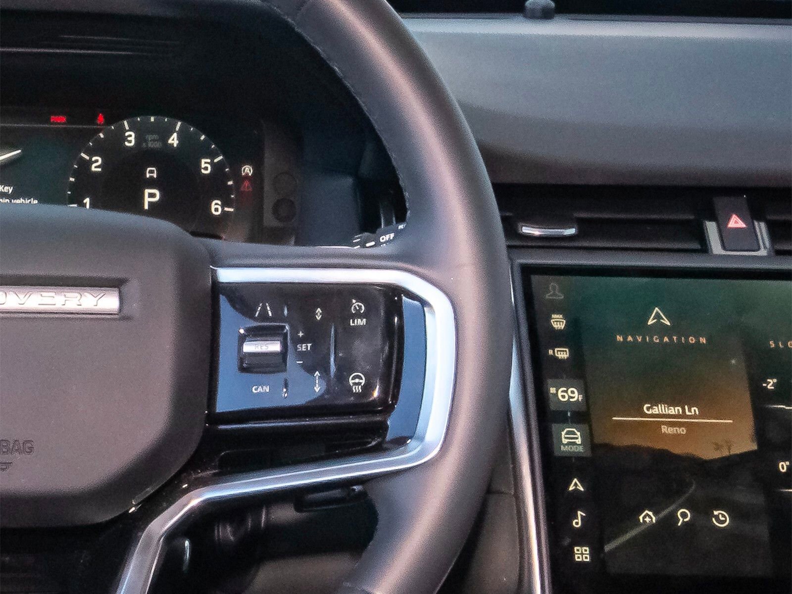 Used 2025 Land Rover Discovery Sport S image 16