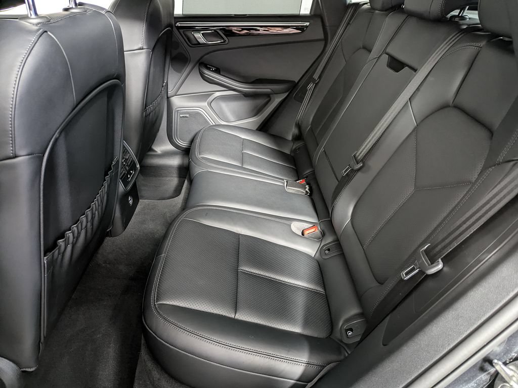 Used 2025 Porsche Macan AWD/4WD image 45
