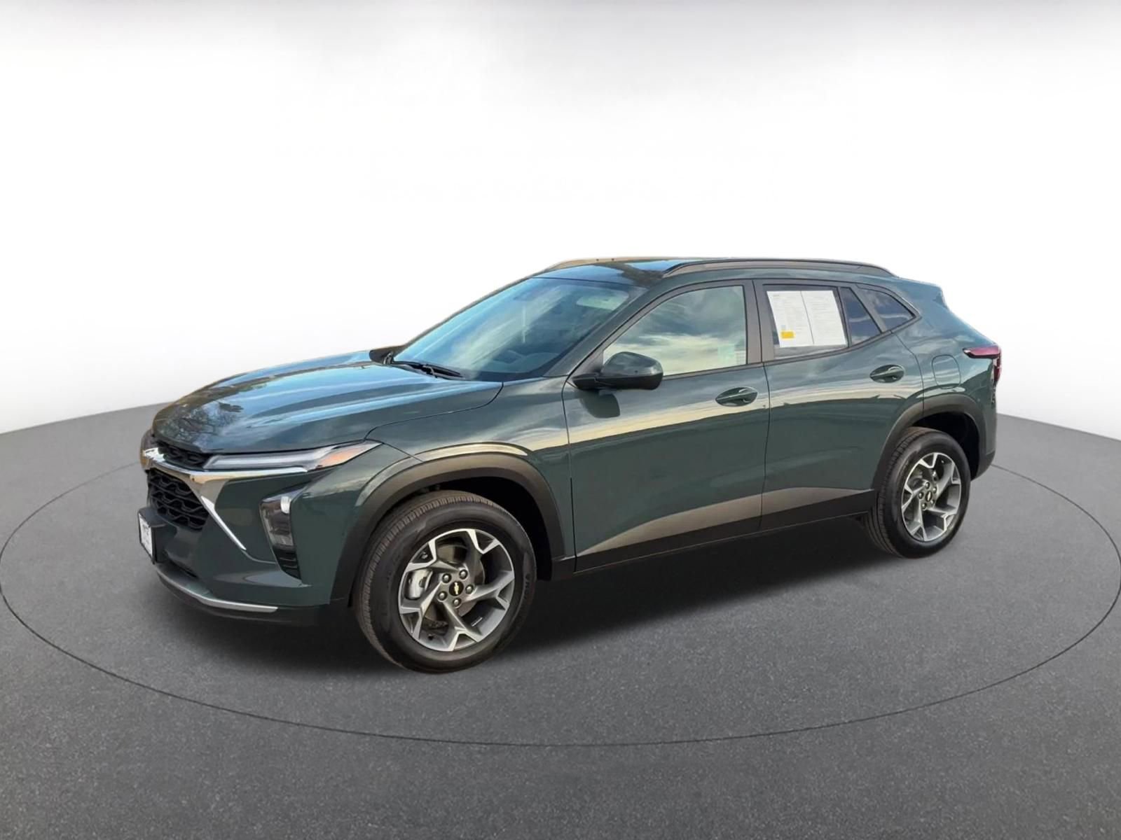 Used 2025 Chevrolet Trax LT image 8