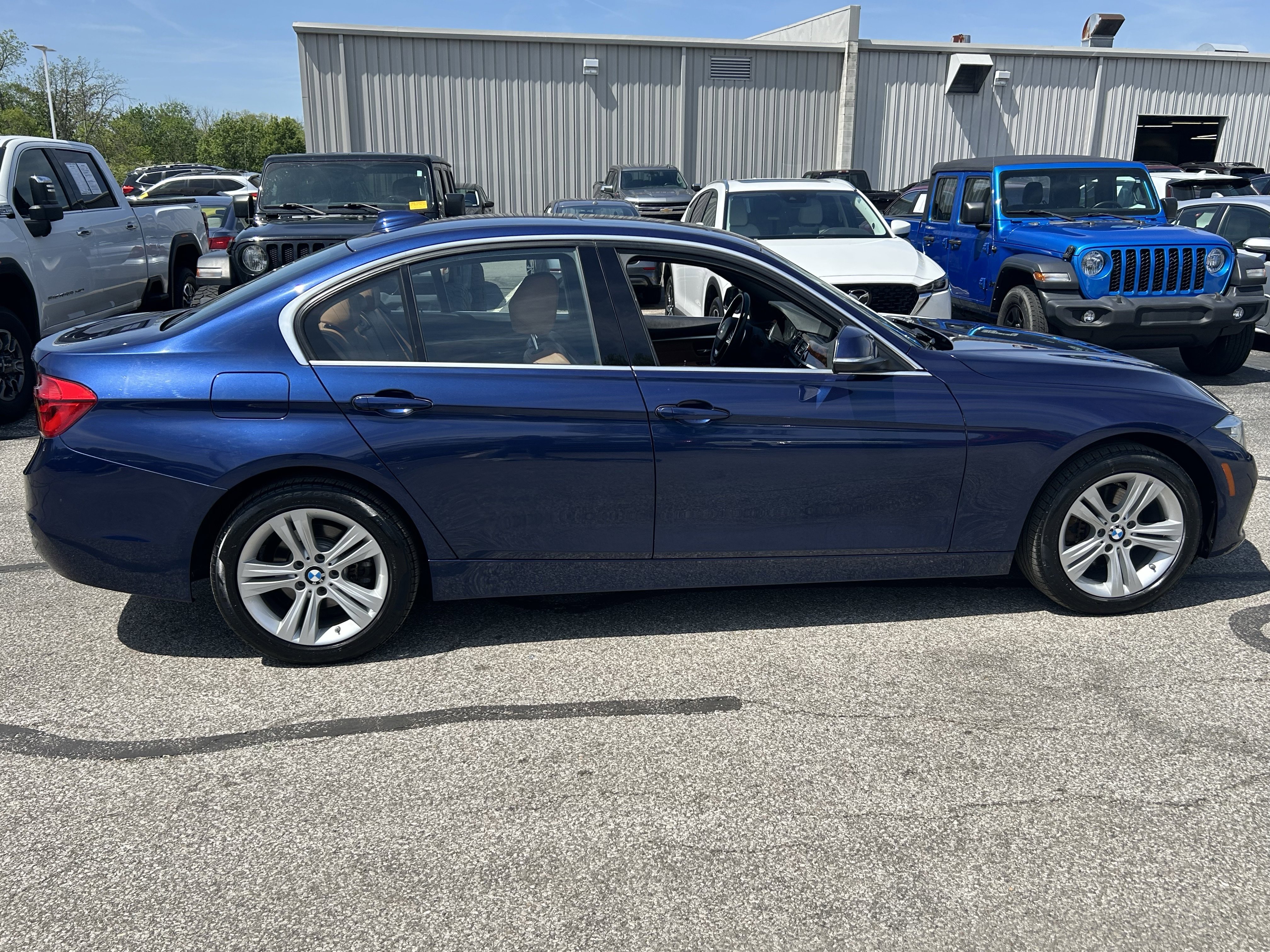 Used 2018 BMW 328d xDrive Sedan w/ Convenience Package image 9