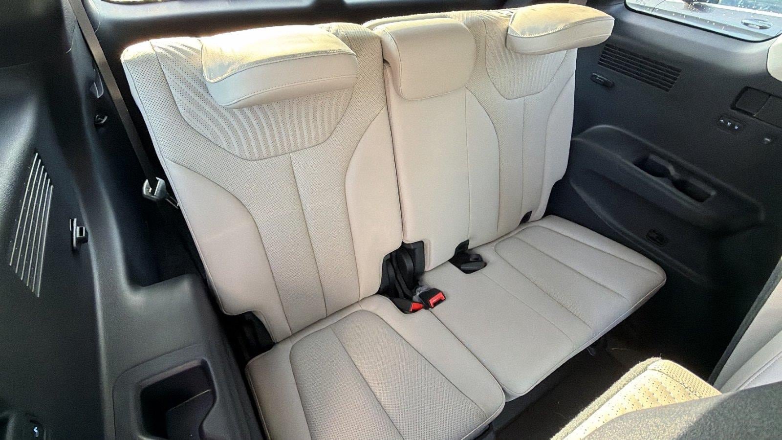 Used 2025 Hyundai Palisade Calligraphy FWD image 22