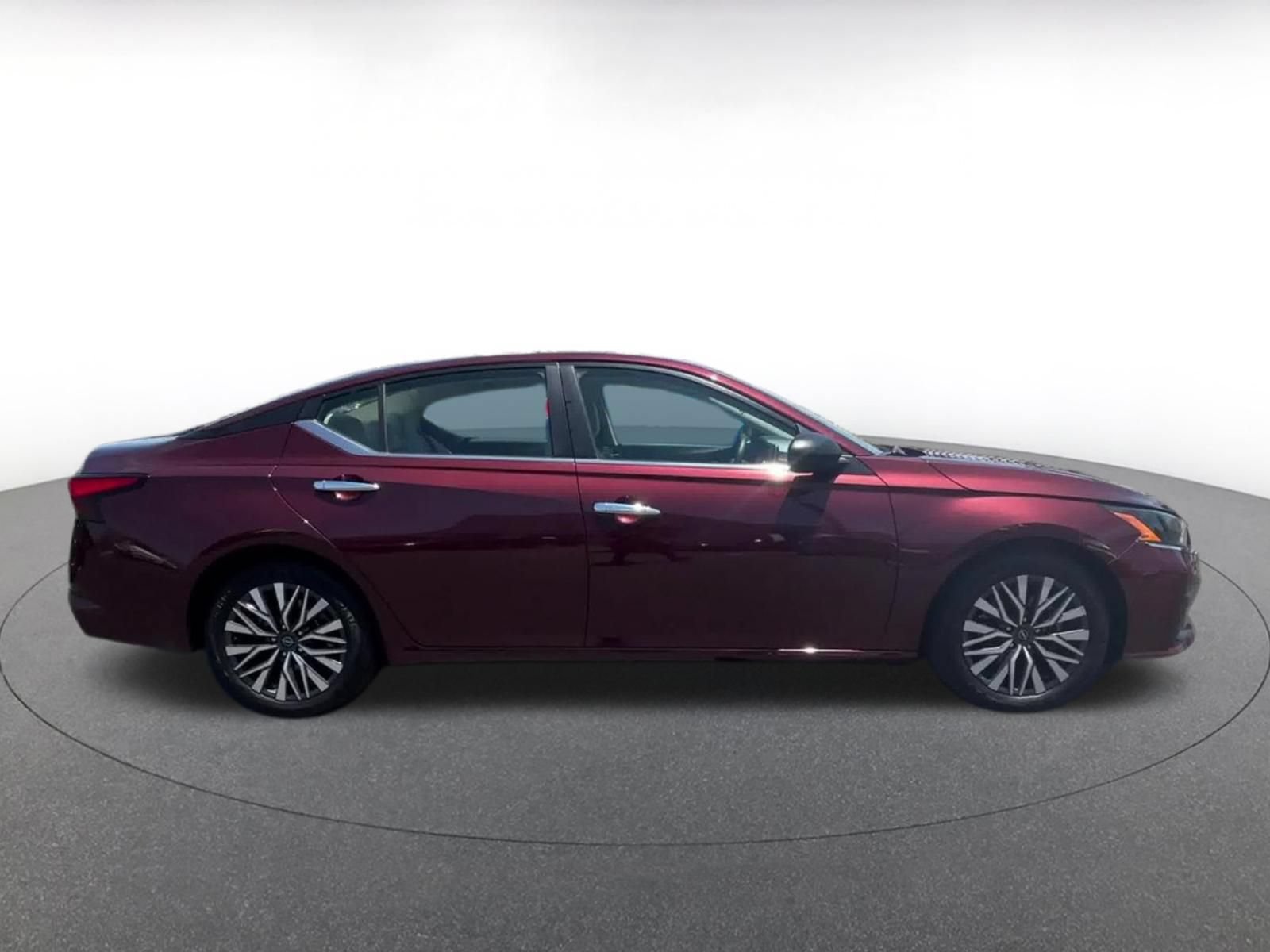 Used 2025 Nissan Altima 2.5 SV FWD image 16