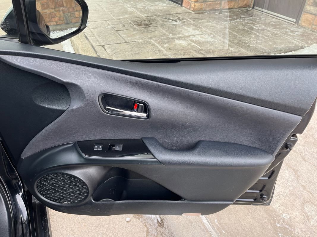 Used 2022 Toyota Prius LE image 20