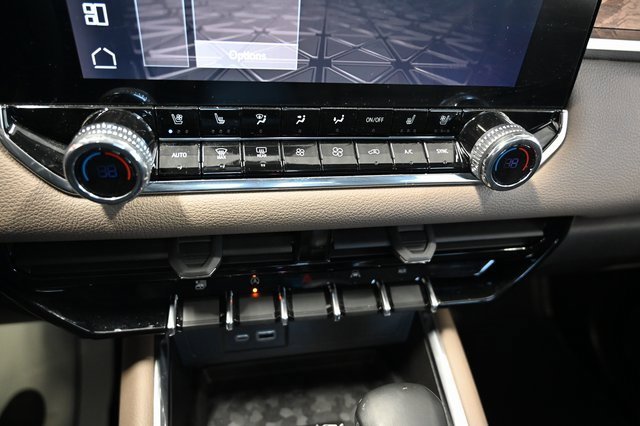 Used 2025 GMC Canyon Denali image 21