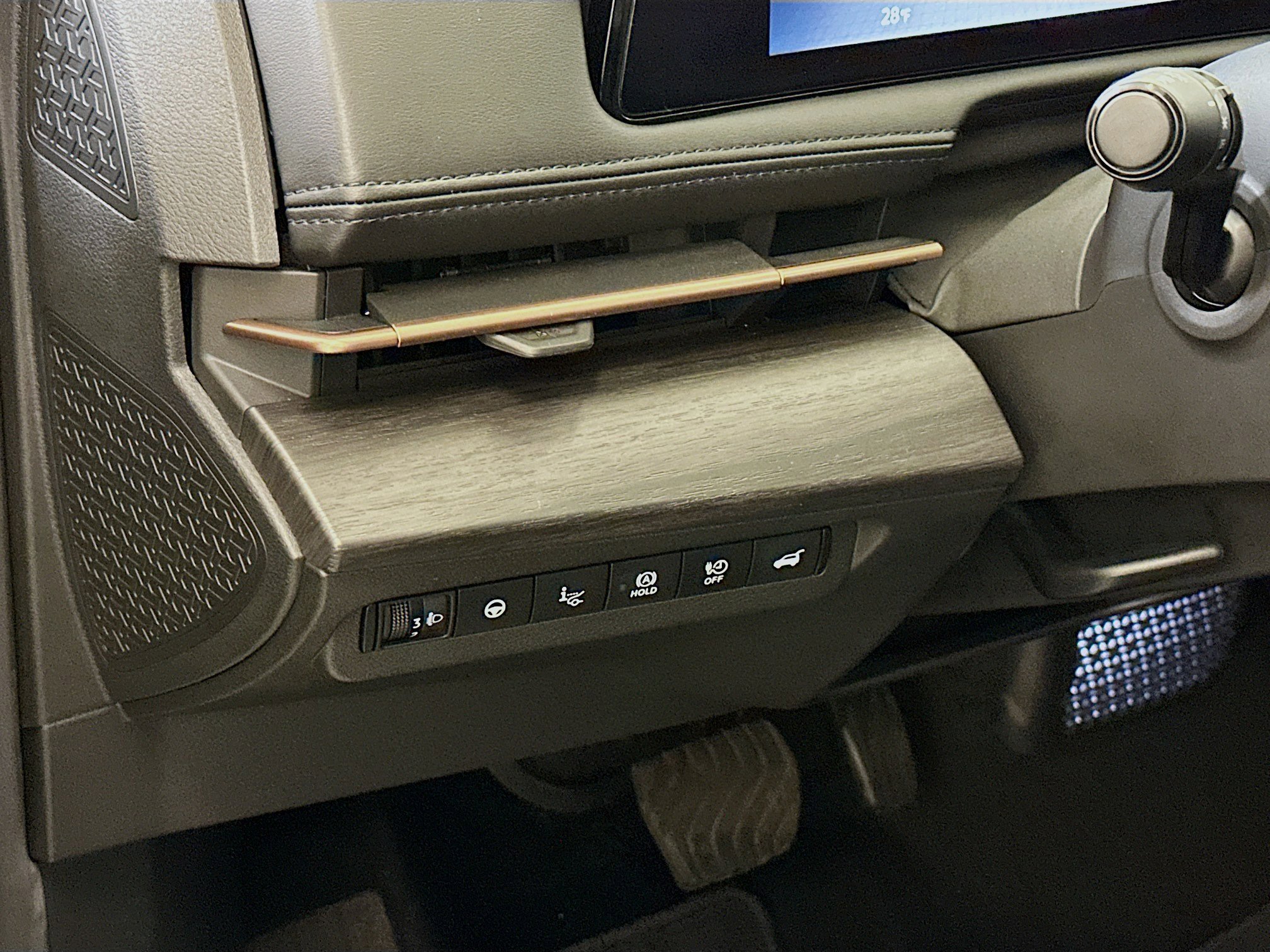 Used 2023 Nissan Ariya AWD image 17