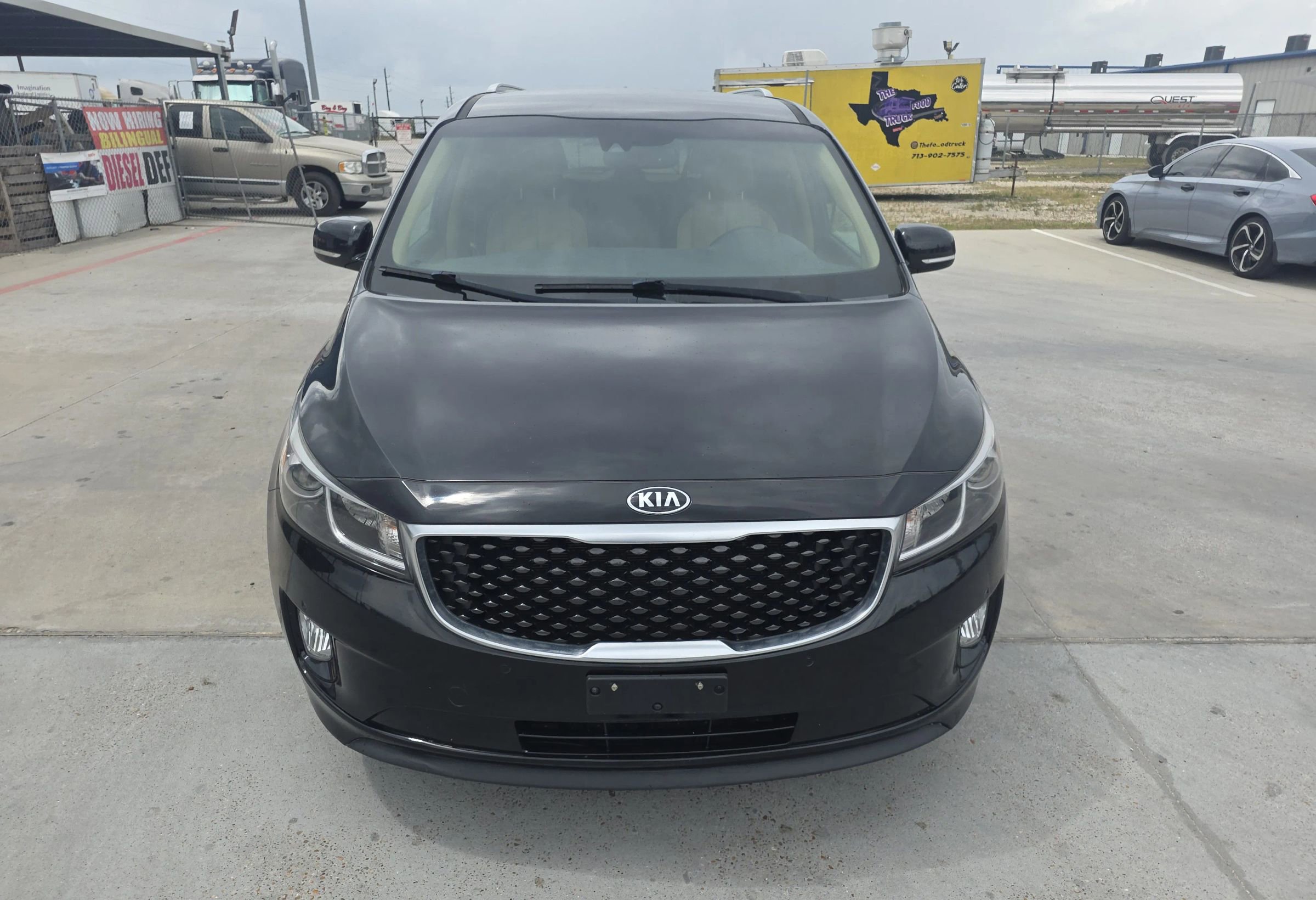 Used 2017 Kia Sedona EX image 4