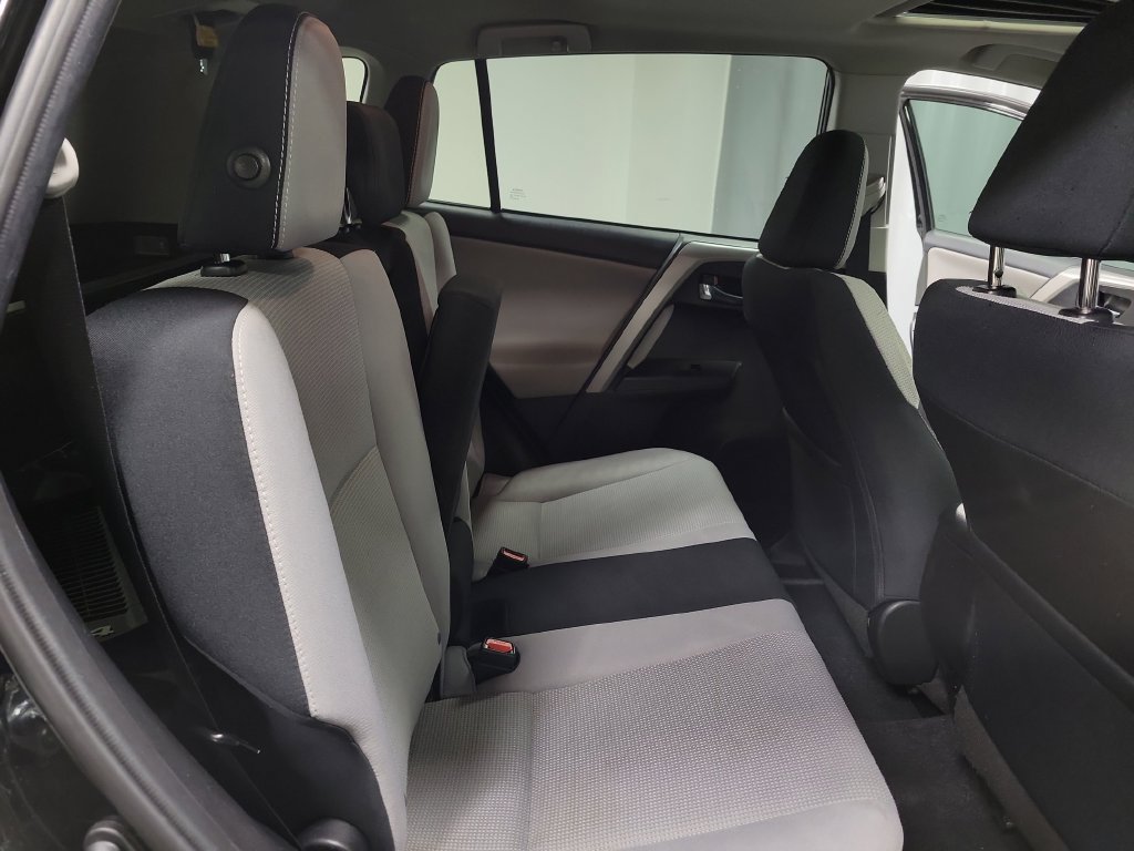 Used 2018 Toyota RAV4 XLE AWD/4WD image 32