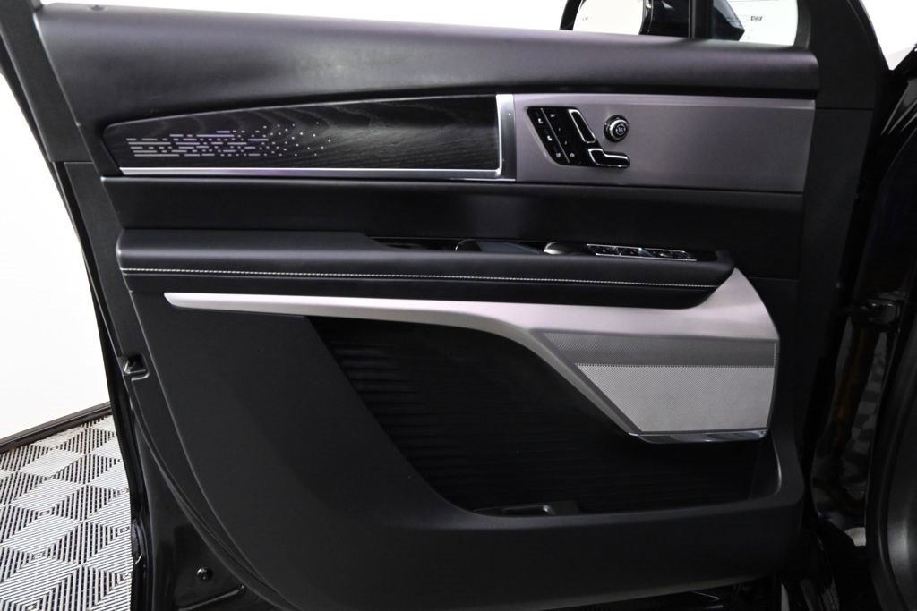 Certified 2026 Cadillac Vistiq Platinum w/ LPO, Floor Liner Package AWD/4WD image 27