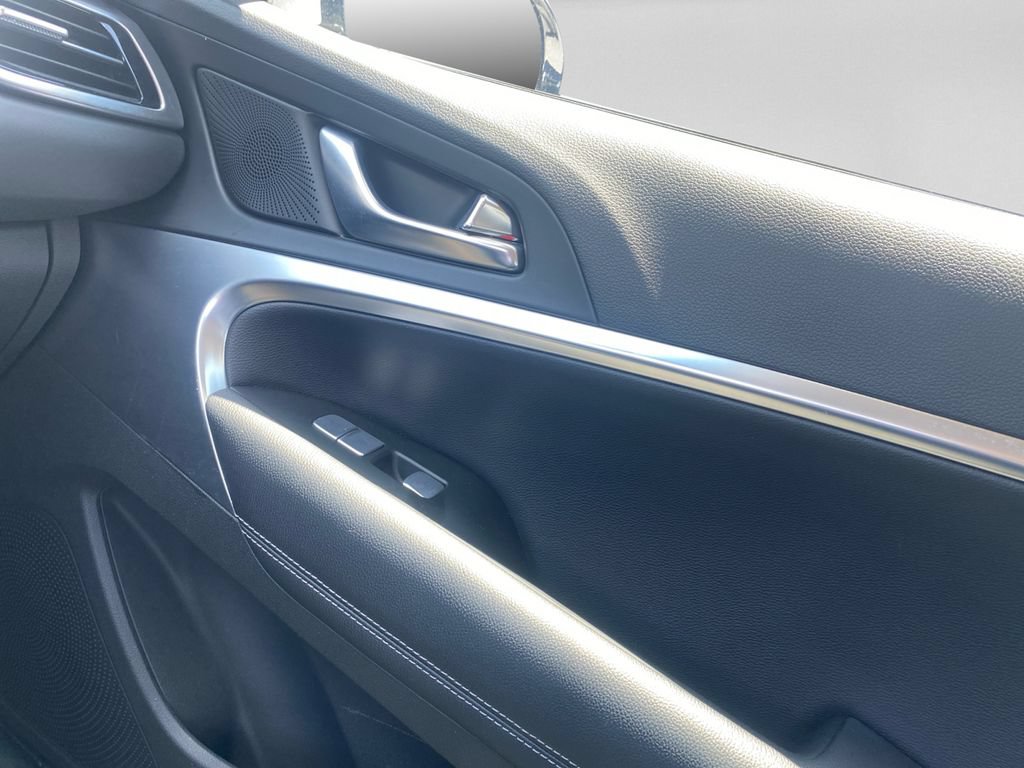 Used 2026 Genesis G70 2.5T RWD image 17