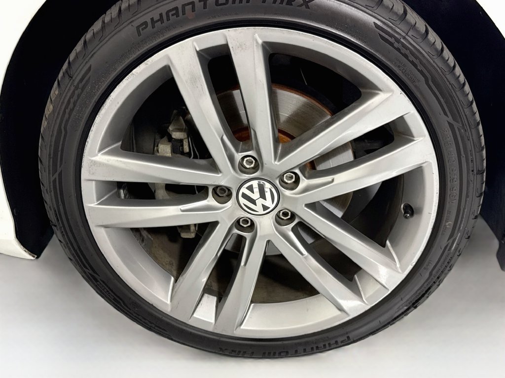 Used 2018 Volkswagen Passat 2.0T R-Line w/ R-Line Lighting Package FWD image 30
