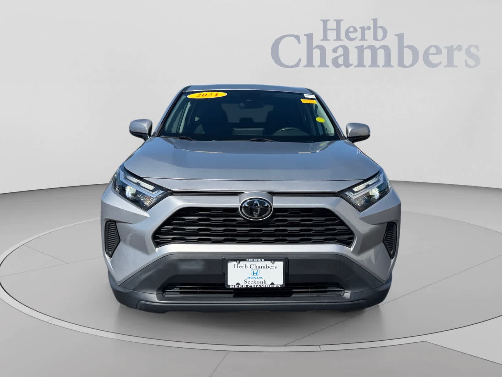 Used 2024 Toyota RAV4 LE AWD/4WD image 2
