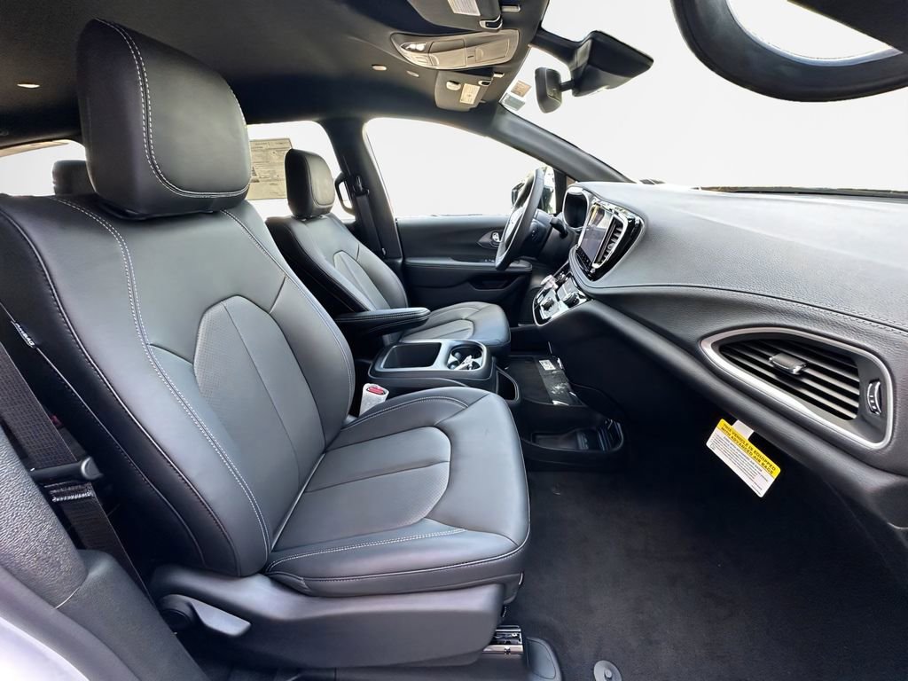 New 2026 Chrysler Pacifica Select FWD image 26