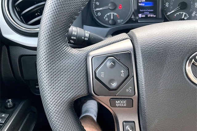 Used 2022 Toyota Tacoma TRD Off-Road image 18