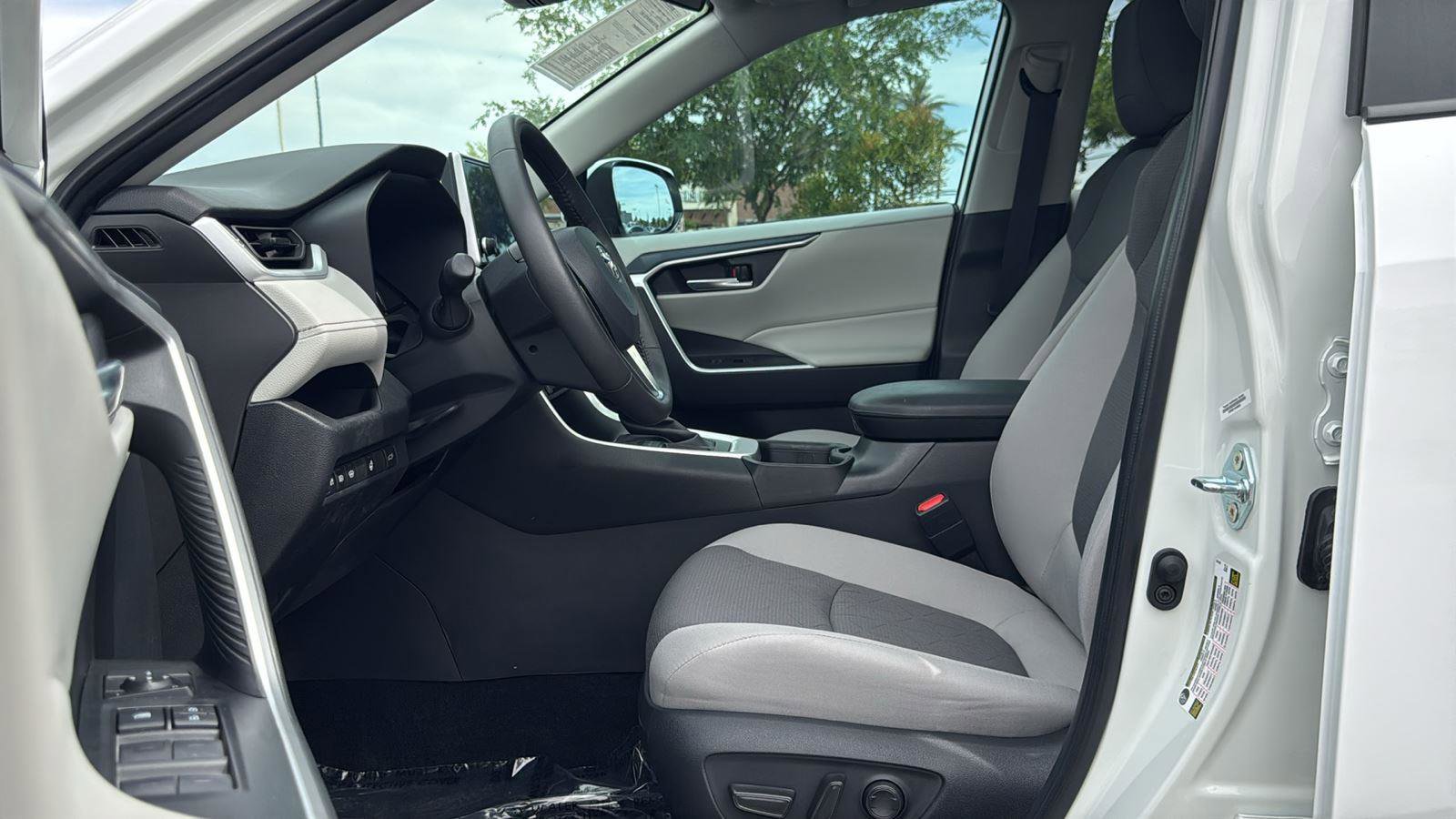 Certified 2025 Toyota RAV4 XLE w/ Convenience Package image 26