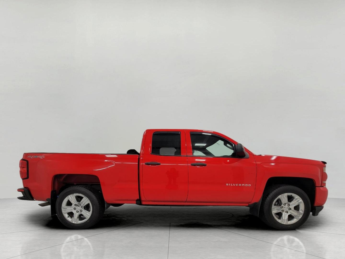 Used 2017 Chevrolet Silverado 1500 Custom w/ Custom Convenience Package AWD/4WD image 12