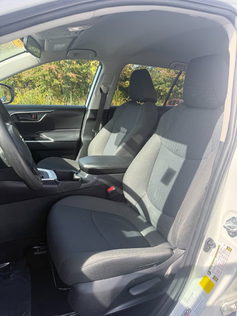 Used 2024 Toyota RAV4 LE FWD image 25