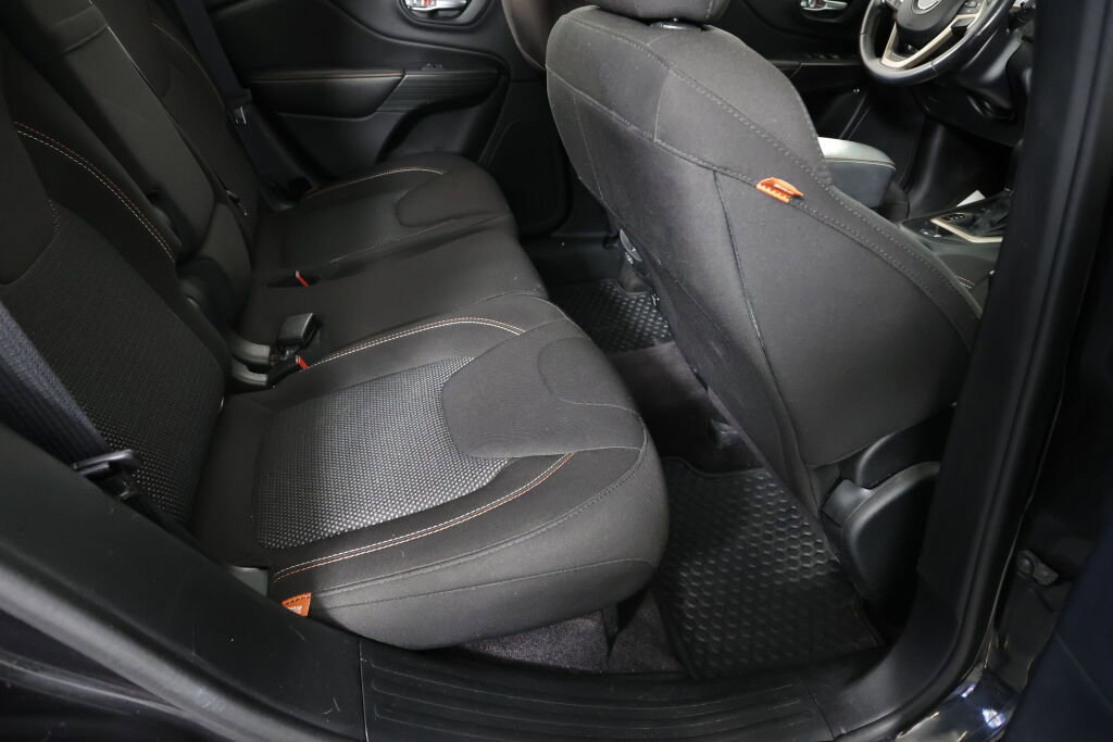 Used 2016 Jeep Cherokee 75th Anniversary image 22