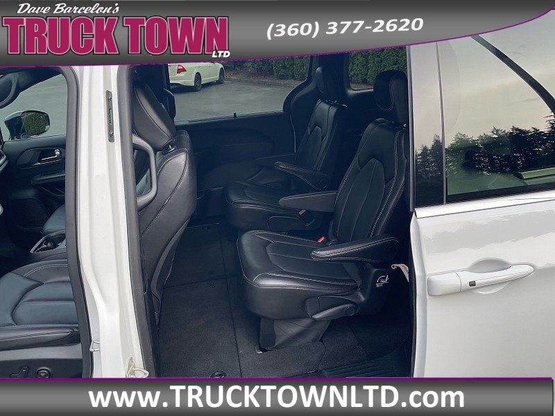 Used 2025 Chrysler Pacifica Select FWD image 10