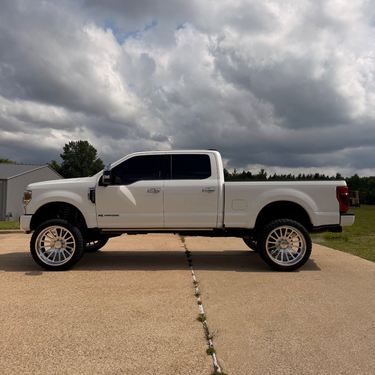 Used 2021 Ford F250 Platinum w/ FX4 Off-Road Package AWD/4WD image 8