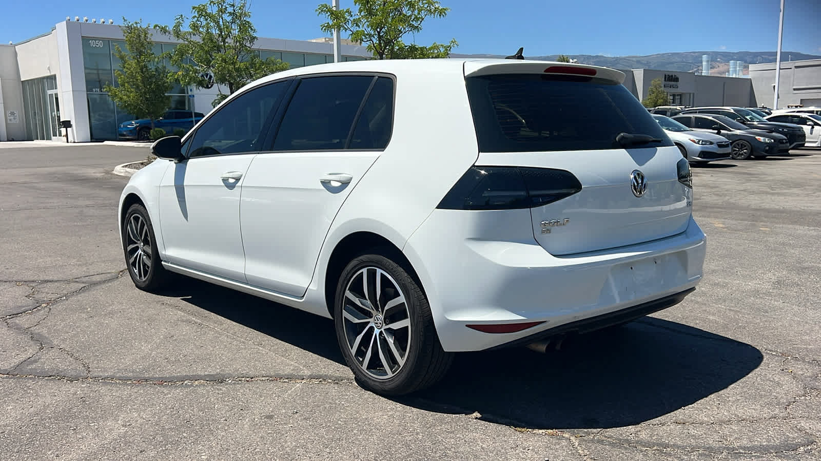Used 2017 Volkswagen Golf SE FWD image 7