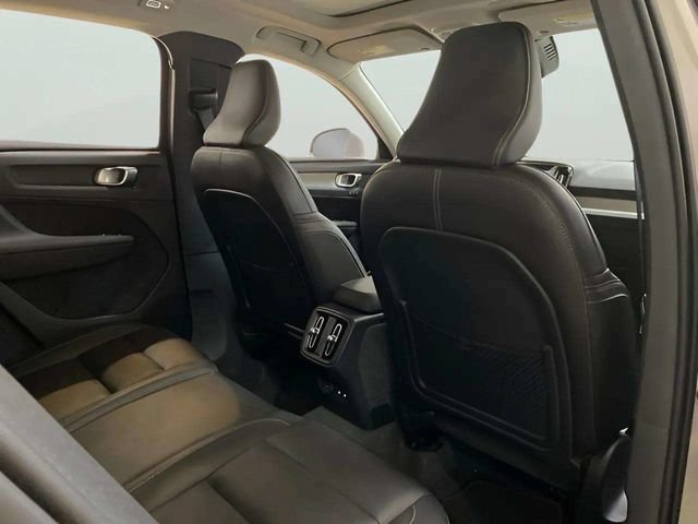 Used 2025 Volvo XC40 B5 Plus AWD/4WD image 23
