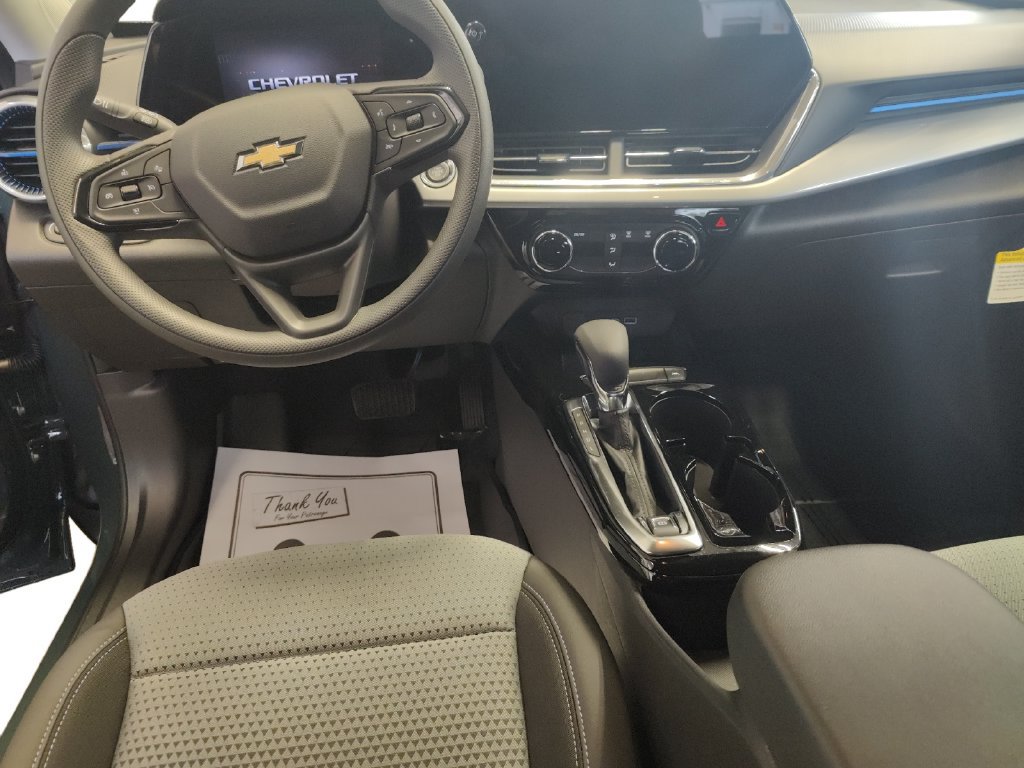 Used 2025 Chevrolet Trax LT FWD image 10