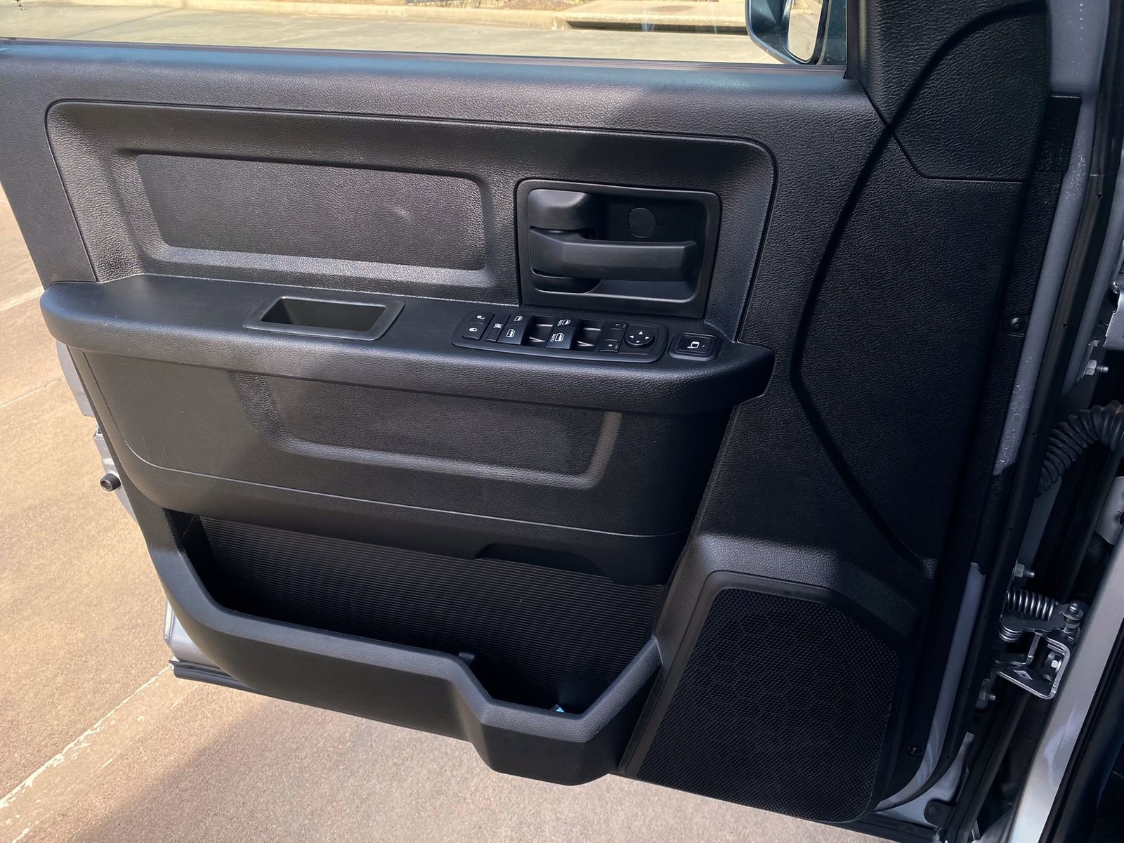 Used 2024 RAM 2500 Tradesman w/ Chrome Appearance Group image 17