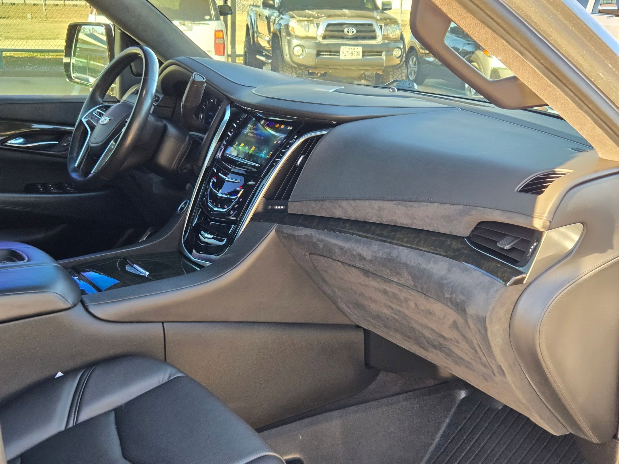 Certified 2020 Cadillac Escalade Platinum w/ Escalade Sport Edition image 30