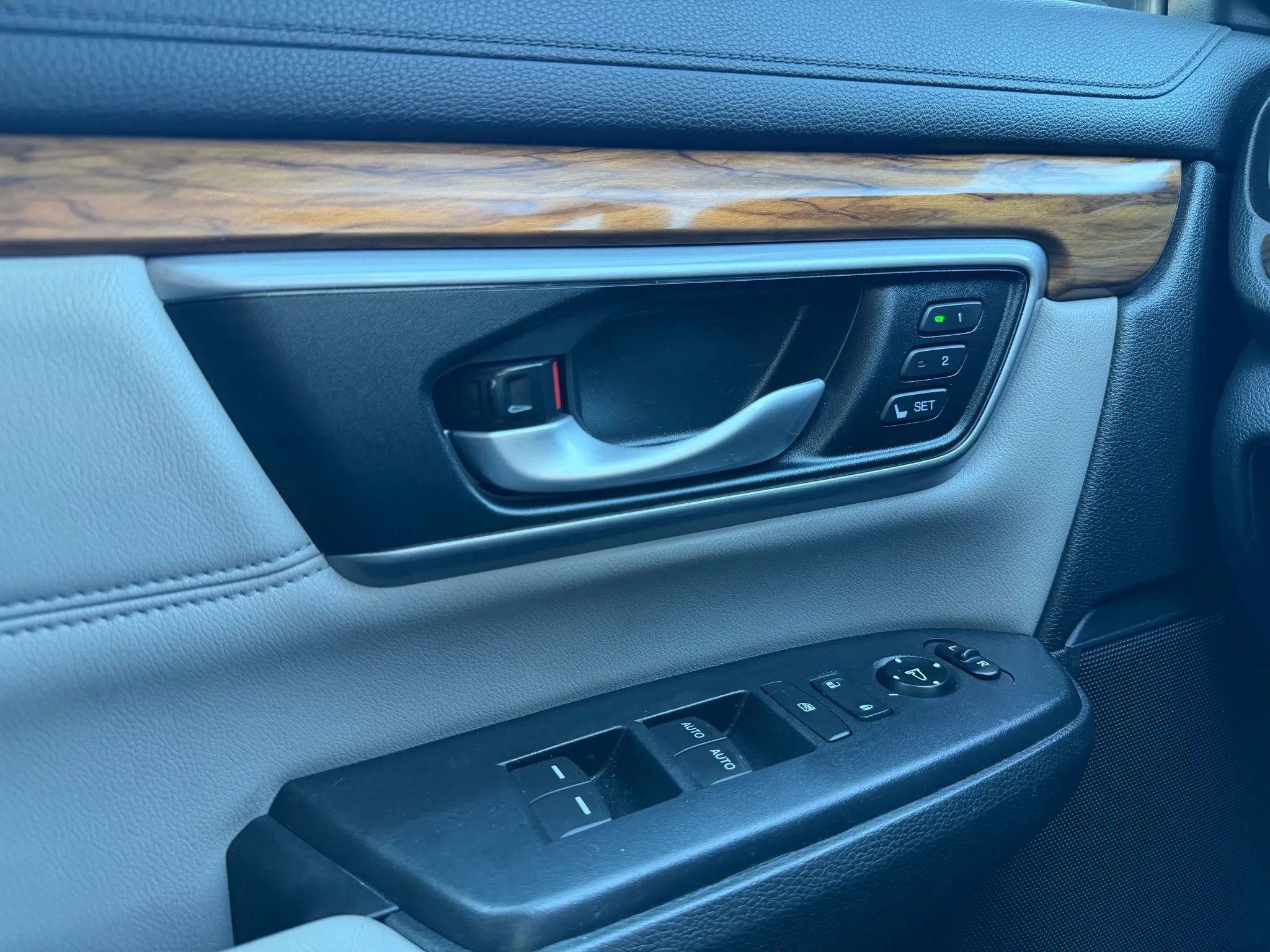 Used 2017 Honda CR-V EX-L image 14